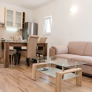 https://apartman-kuzmanic.splithotels.org
